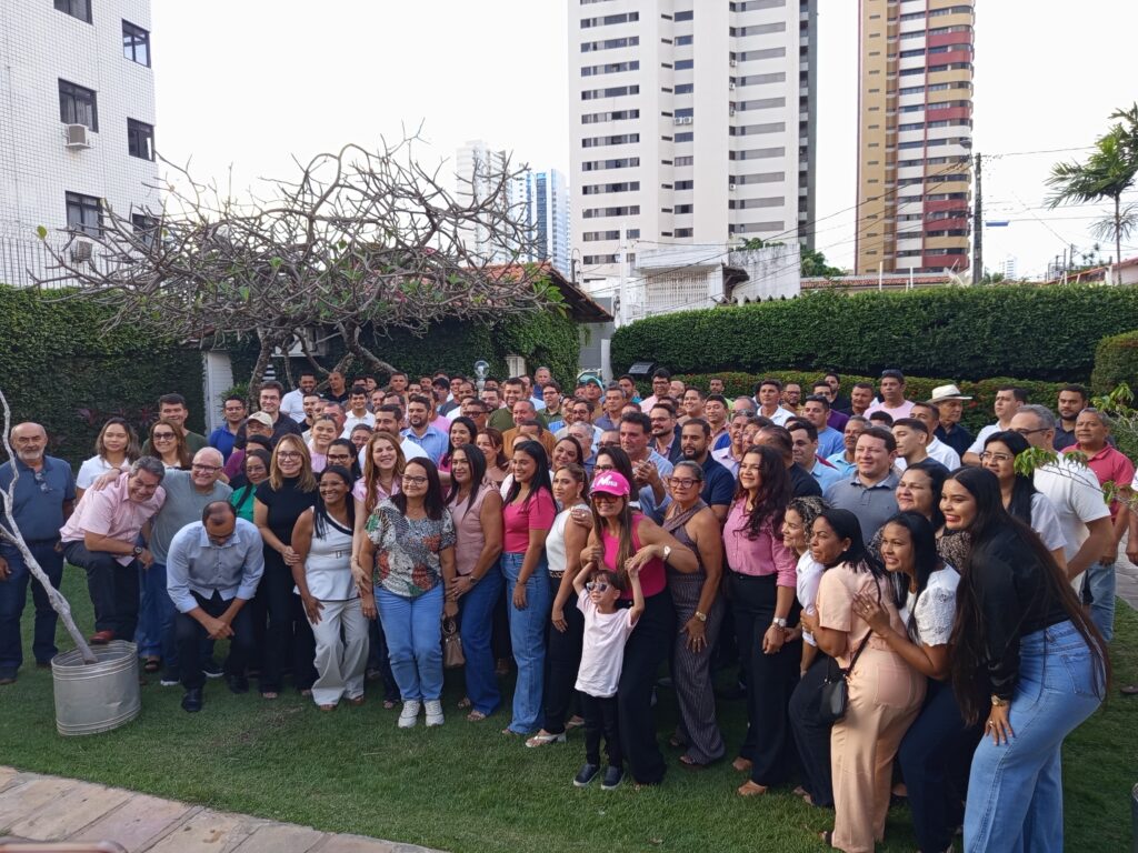Lideran&ccedil;as de Jo&atilde;o C&acirc;mara prestigiam encontro de Nina Souza e posam para  foto ao lado da pr&eacute;-candidata