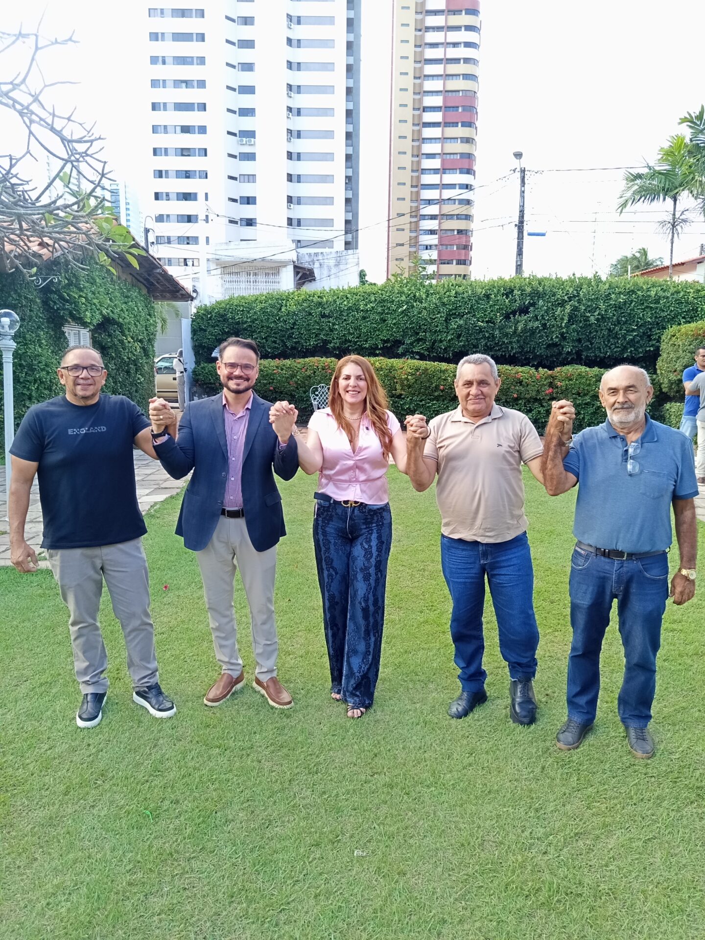 Lideran&ccedil;as de Jo&atilde;o C&acirc;mara prestigiam encontro de Nina Souza e posam para  foto ao lado da pr&eacute;-candidata